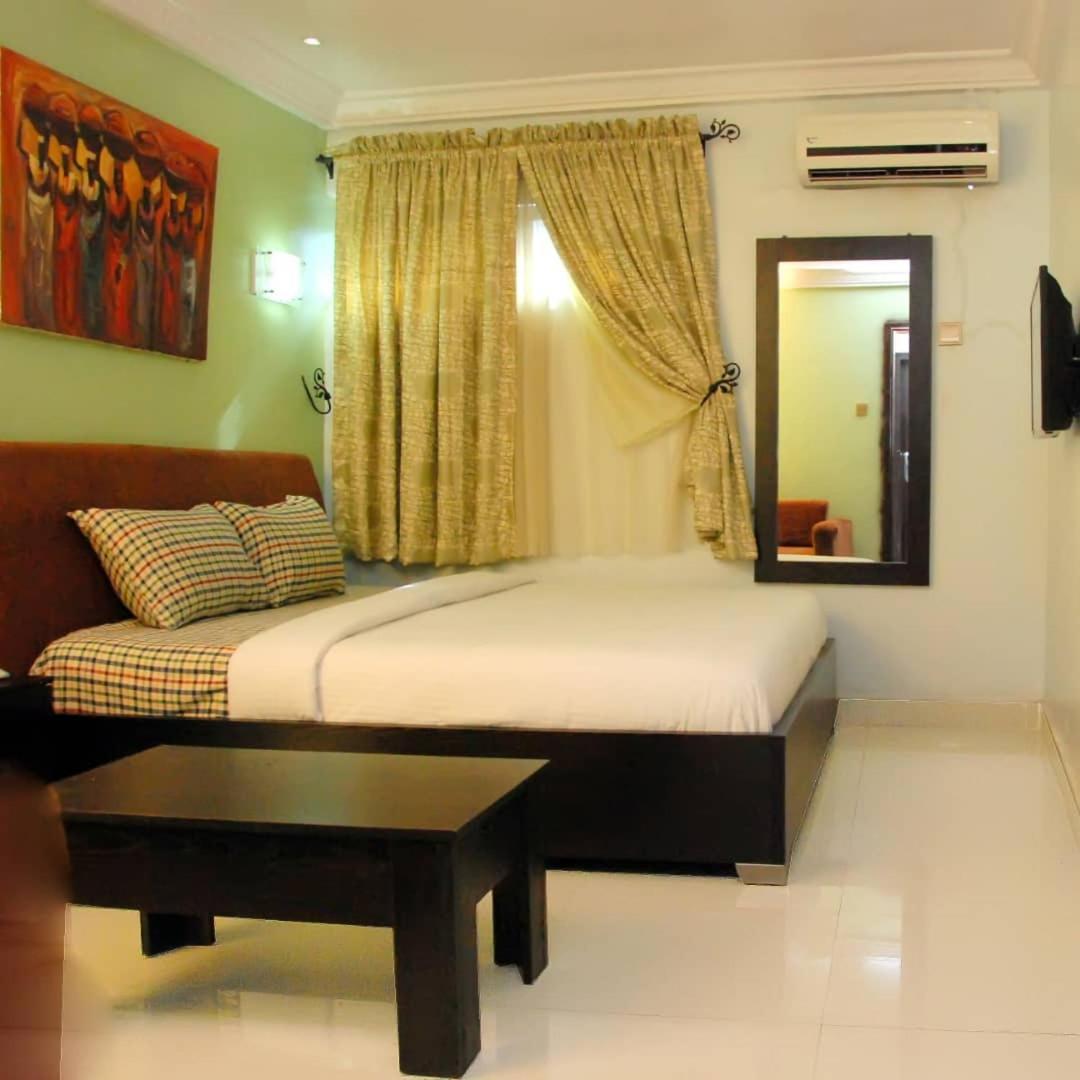 Ben Auto Hotel ลากอส ภายนอก รูปภาพ