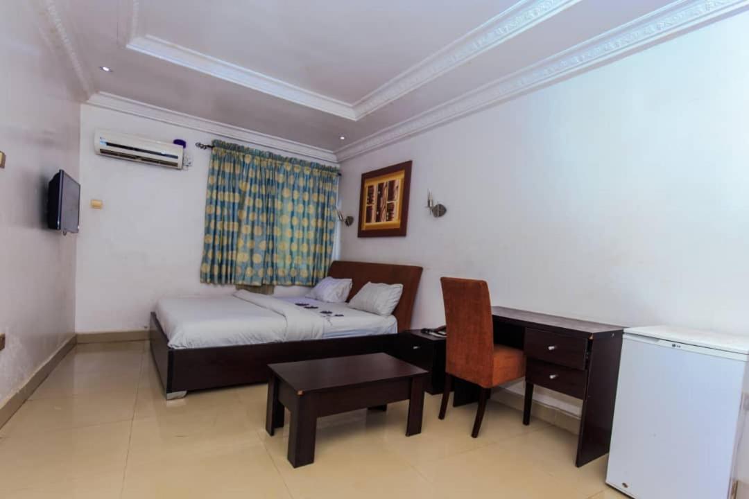 Ben Auto Hotel ลากอส ภายนอก รูปภาพ
