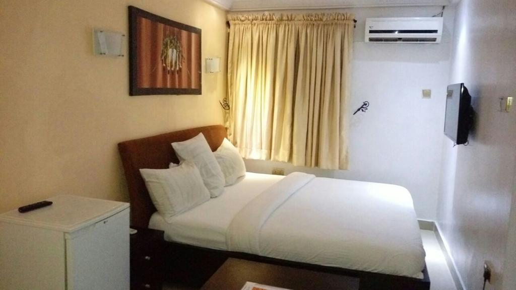 Ben Auto Hotel ลากอส ภายนอก รูปภาพ